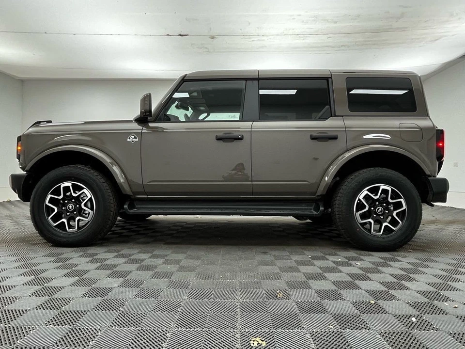 2026 Ford Bronco 6th Gen - Image 11 of 12