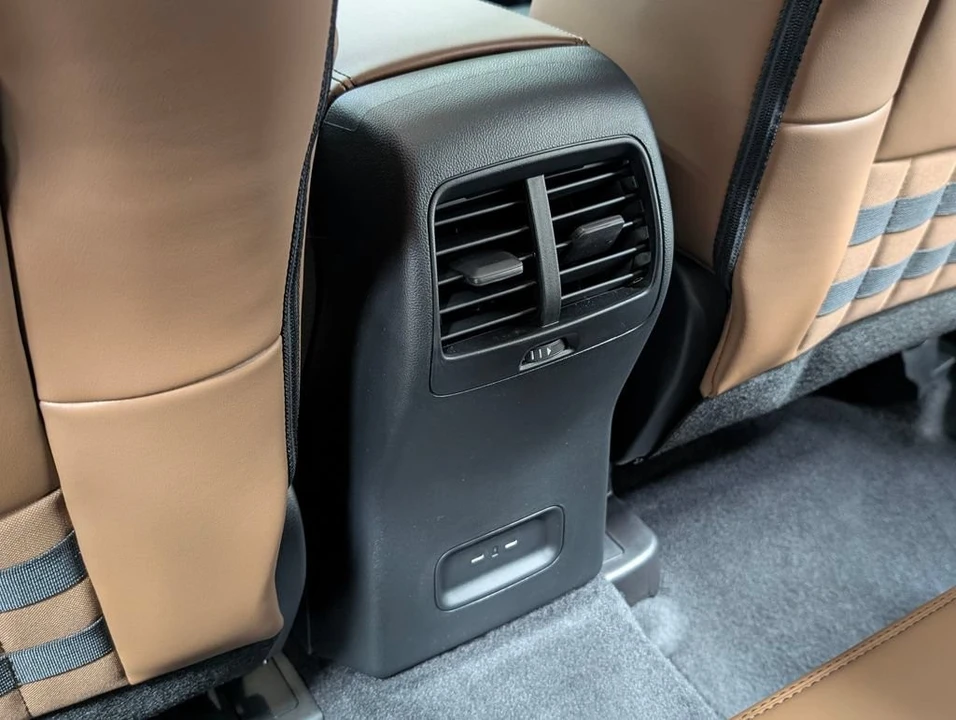 2026 Ford Bronco 6th Gen - Image 17 of 29