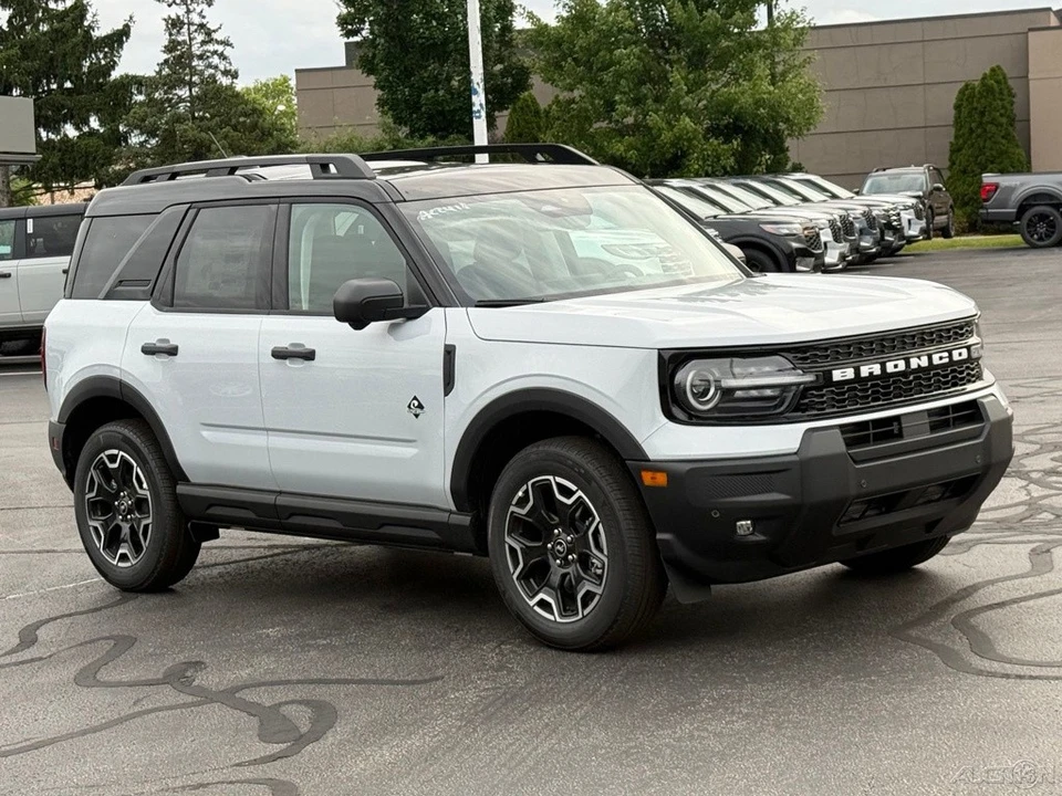 2026 Ford Bronco 6th Gen - Image 10 of 24