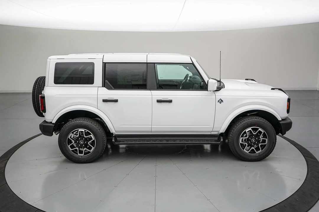 2026 Ford Bronco 6th Gen - Image 4 of 31
