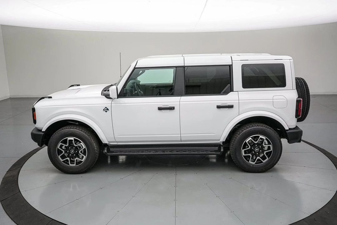 2026 Ford Bronco 6th Gen - Image 8 of 31