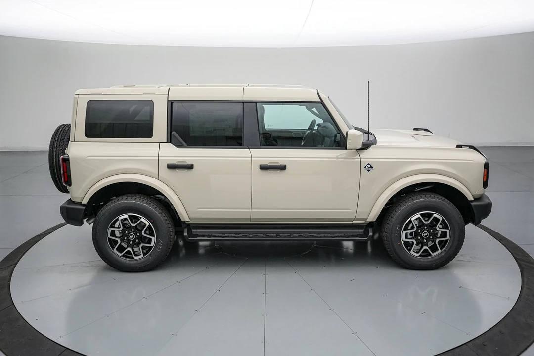 2026 Ford Bronco 6th Gen - Image 4 of 29