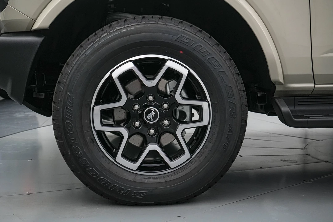 2026 Ford Bronco 6th Gen - Image 11 of 29