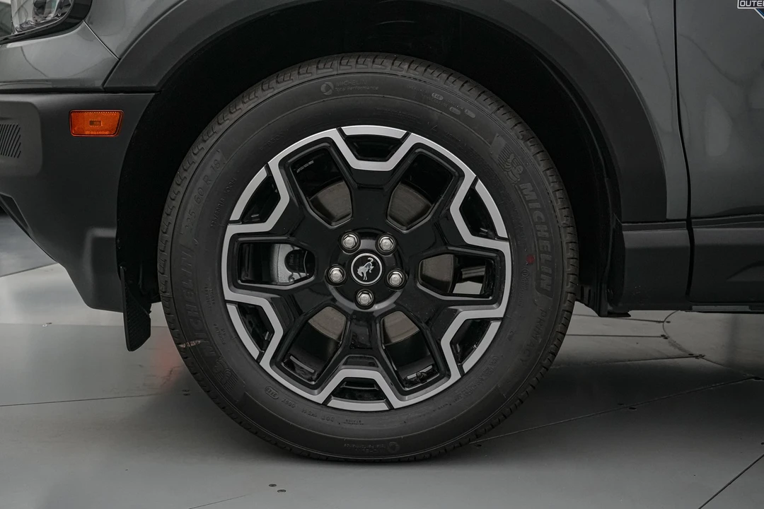 2026 Ford Bronco 6th Gen - Image 11 of 28