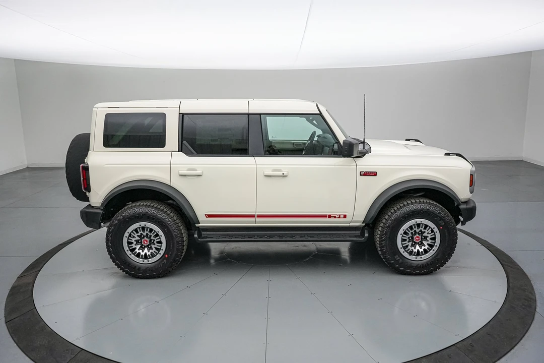 2026 Ford Bronco 6th Gen - Image 4 of 31