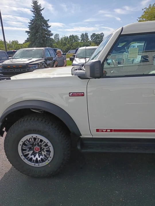 2026 Ford Bronco 6th Gen - Image 2 of 10