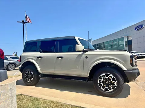 2026 Ford Bronco Outer Banks
