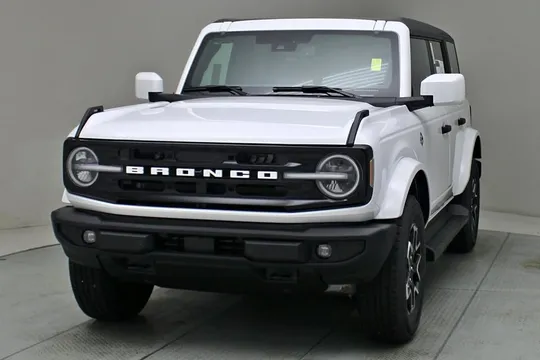 2026 Ford Bronco Outer Banks