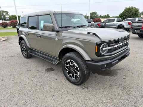 2026 Ford Bronco Outer Banks