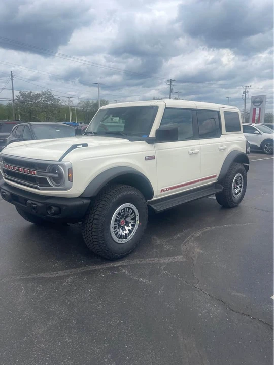 2026 Ford Bronco 6th Gen - Image 2 of 6