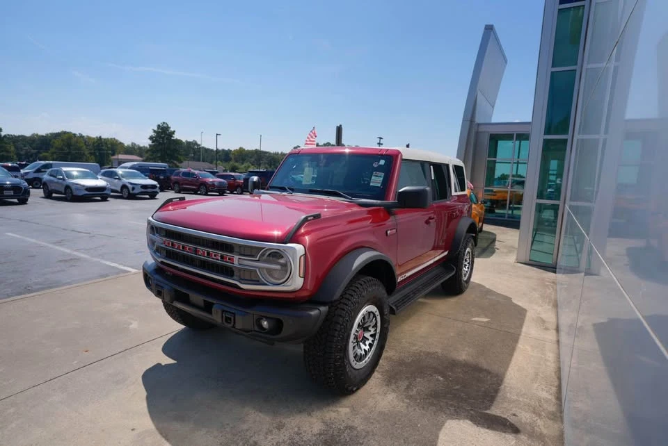 2026 Ford Bronco 6th Gen - Image 8 of 12