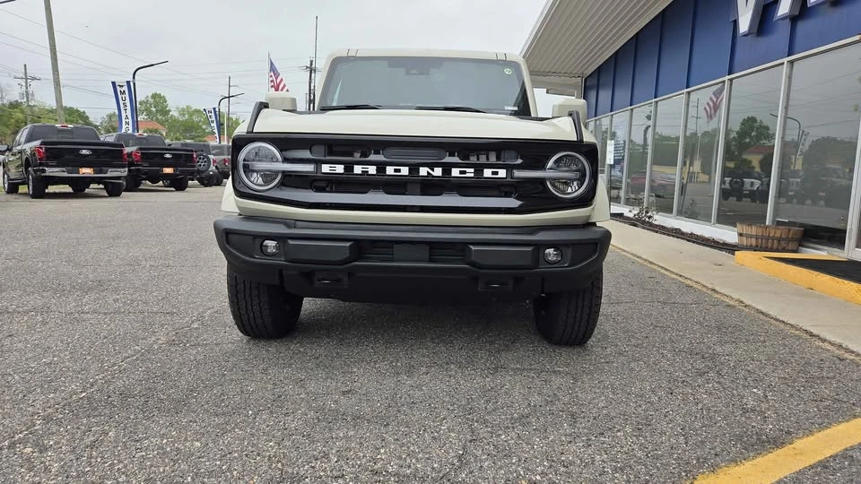 2026 Ford Bronco 6th Gen - Image 2 of 10