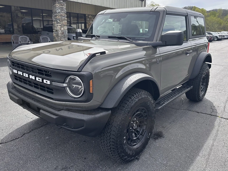 2026 Ford Bronco 6th Gen - Image 2 of 29