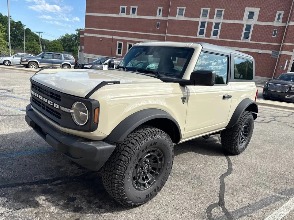 2026 Ford Bronco 6th Gen - Image 15 of 17