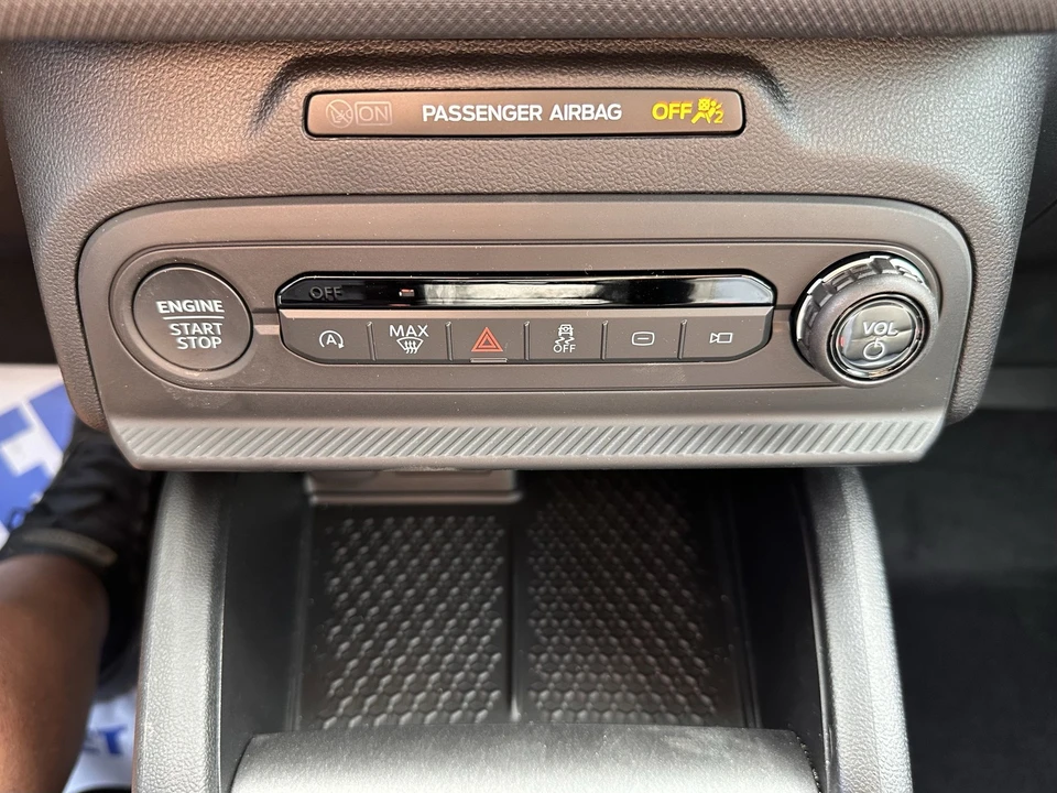 2026 Ford Bronco 6th Gen - Image 27 of 30