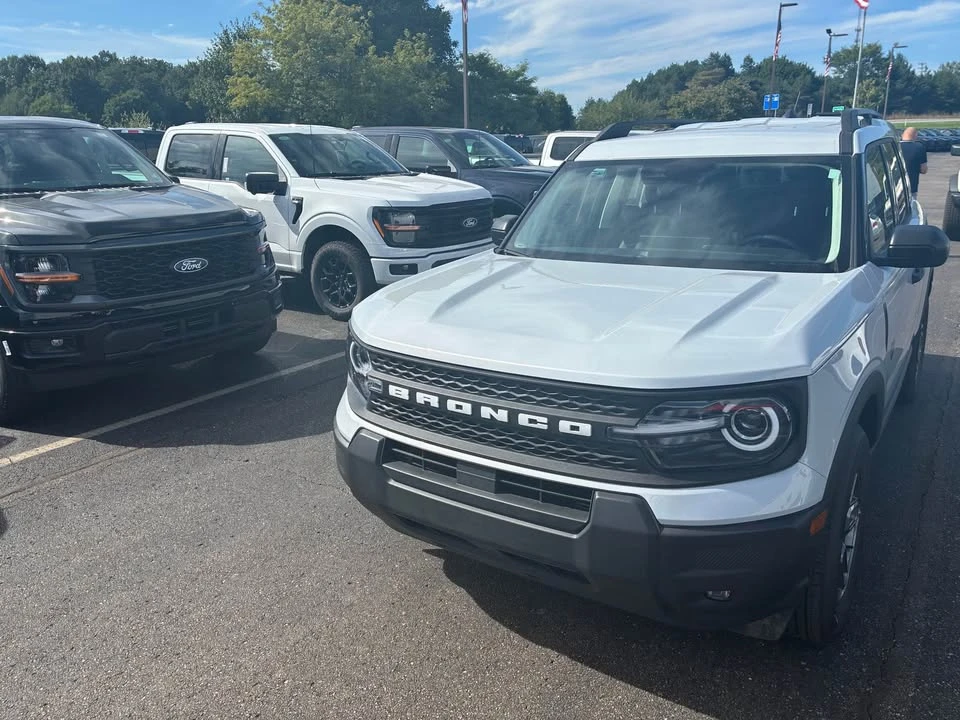 2026 Ford Bronco 6th Gen - Image 2 of 15
