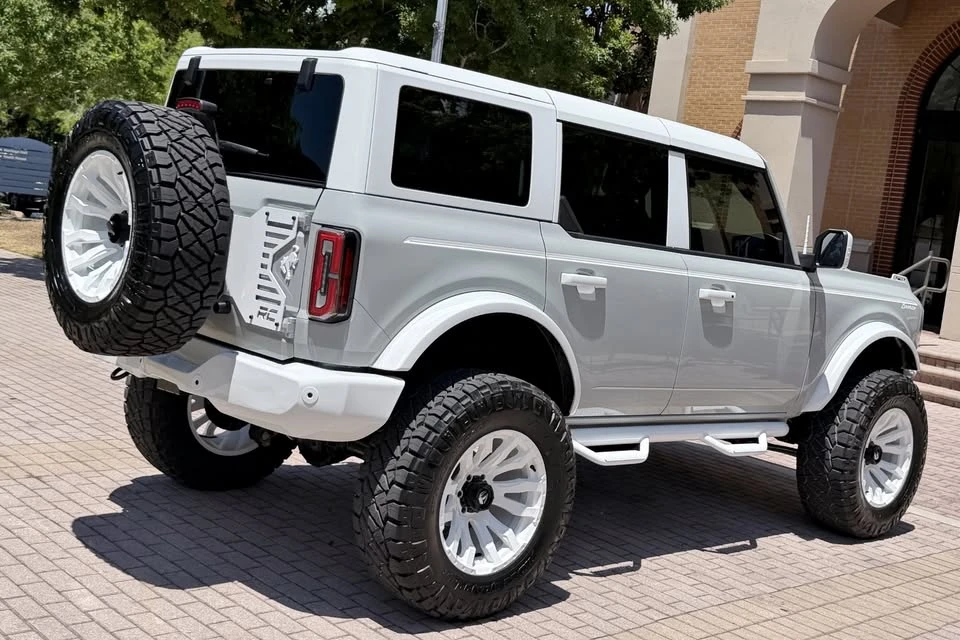 2026 Ford Bronco 6th Gen - Image 14 of 20