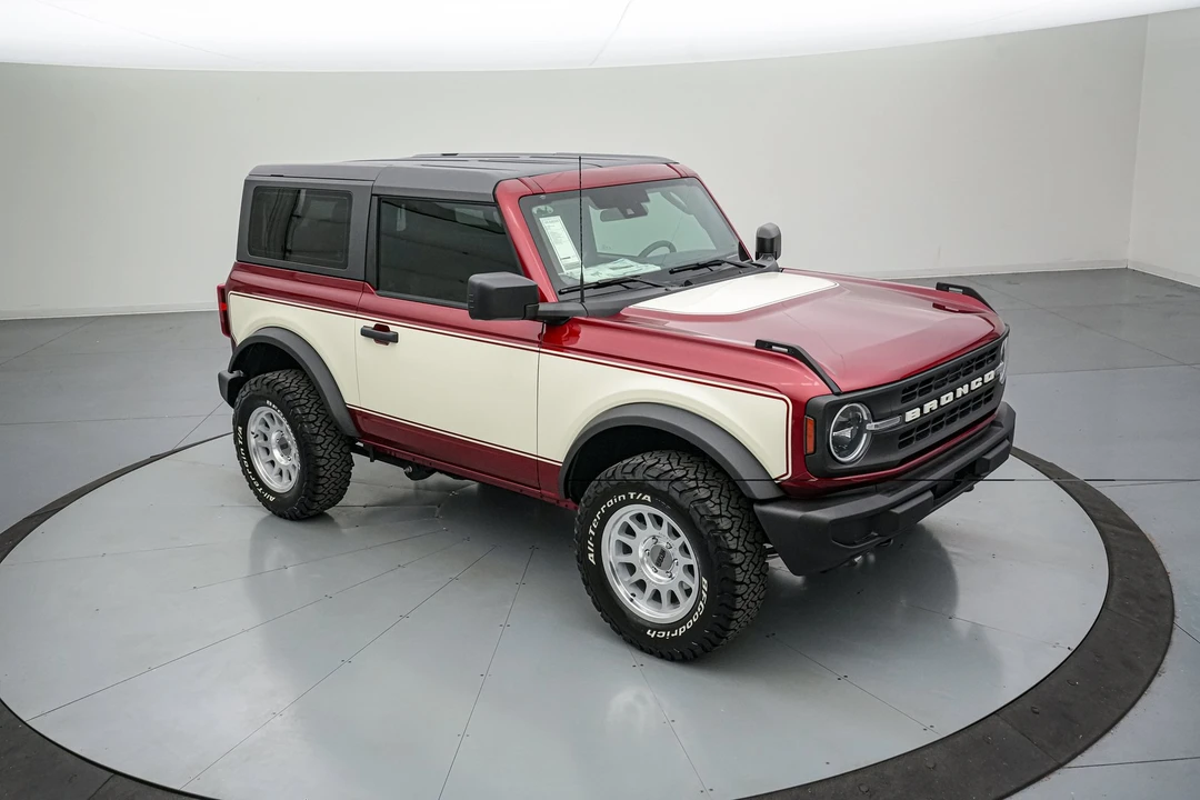 2026 Ford Bronco 6th Gen - Image 4 of 31