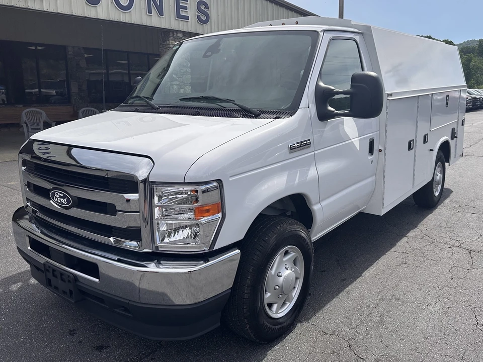 2026 Ford Super Duty 5th Gen - Image 2 of 24