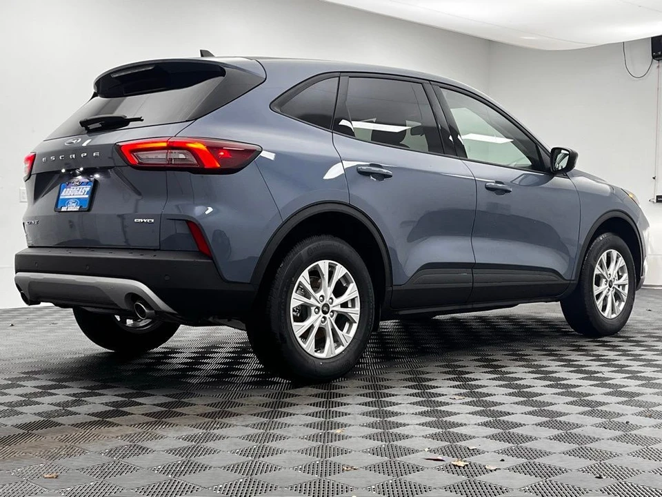2026 Ford Escape - Image 8 of 12