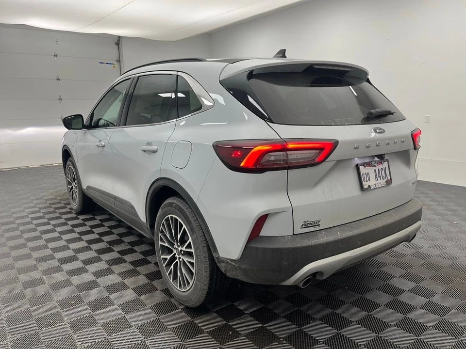 2026 Ford Escape - Image 9 of 12