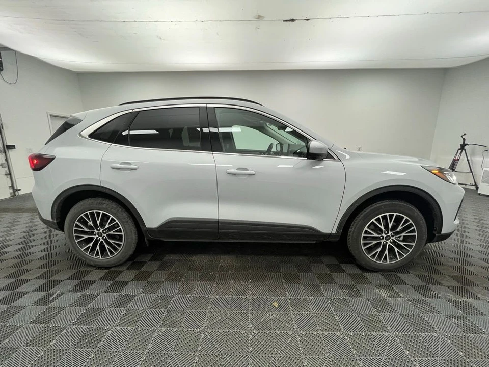 2026 Ford Escape - Image 6 of 12