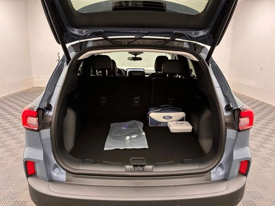 2026 Ford Escape - Image 9 of 12