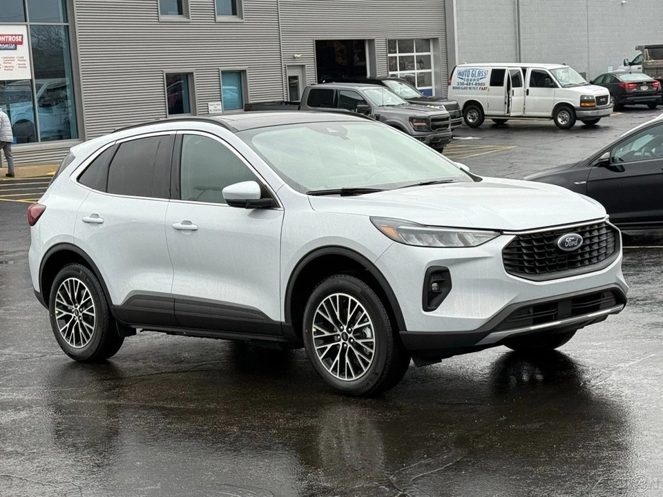 2026 Ford Escape - Image 9 of 21