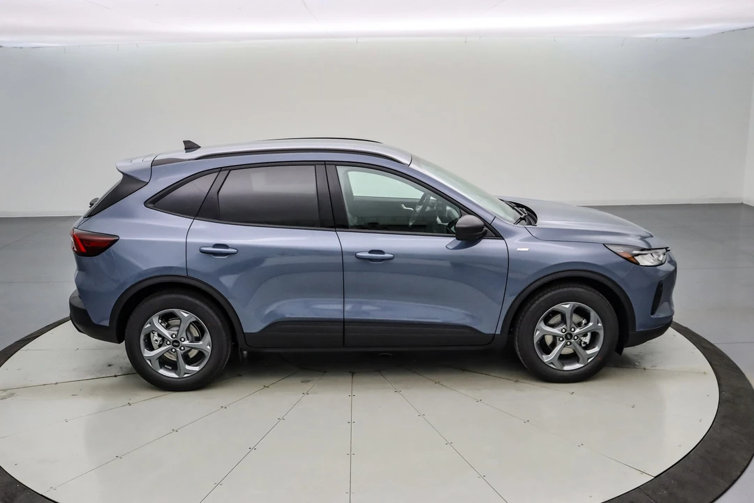 2026 Ford Escape - Image 4 of 21