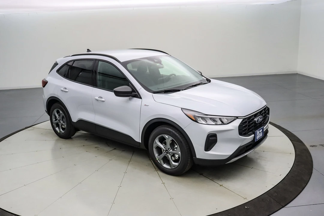 2026 Ford Escape - Image 2 of 21