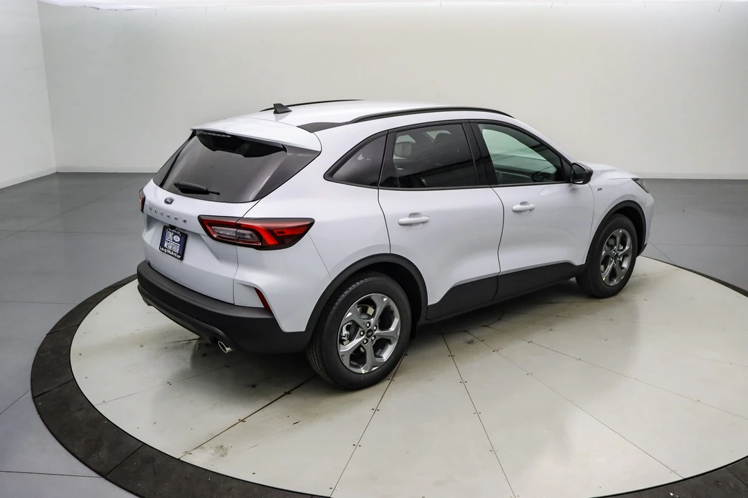 2026 Ford Escape - Image 5 of 21