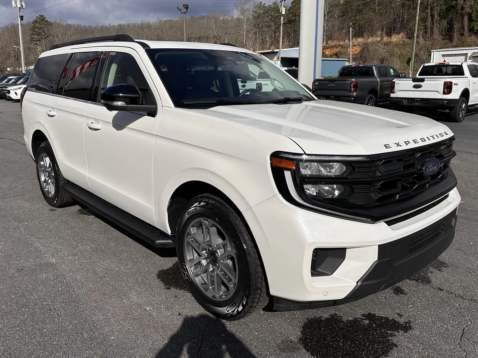 2026 Ford Expedition 5th Gen - Image 4 of 21