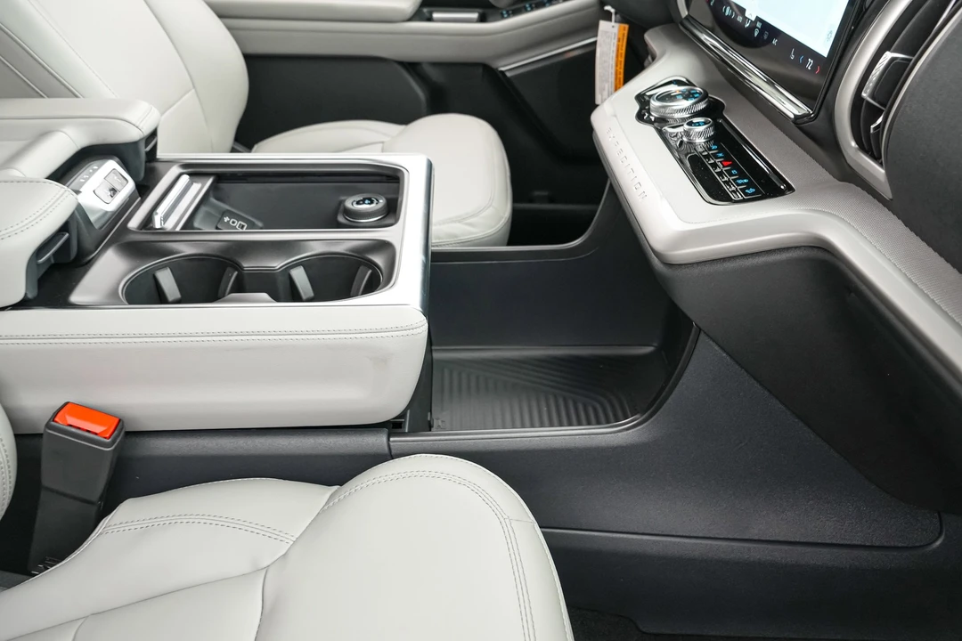 2026 Ford Expedition 5th Gen - Image 28 of 29