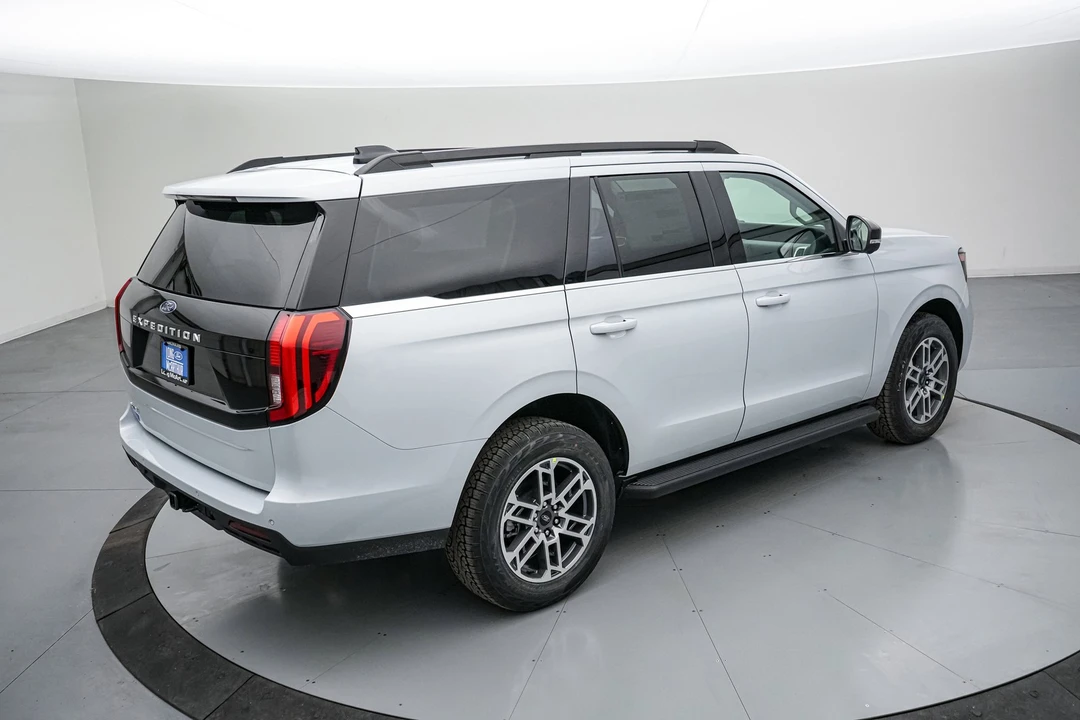 2026 Ford Expedition 5th Gen - Image 5 of 21
