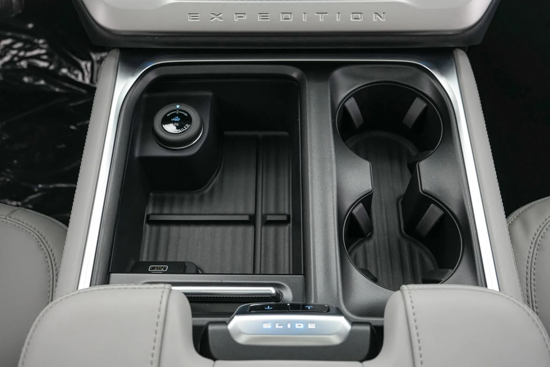 2026 Ford Expedition 5th Gen - Image 18 of 31