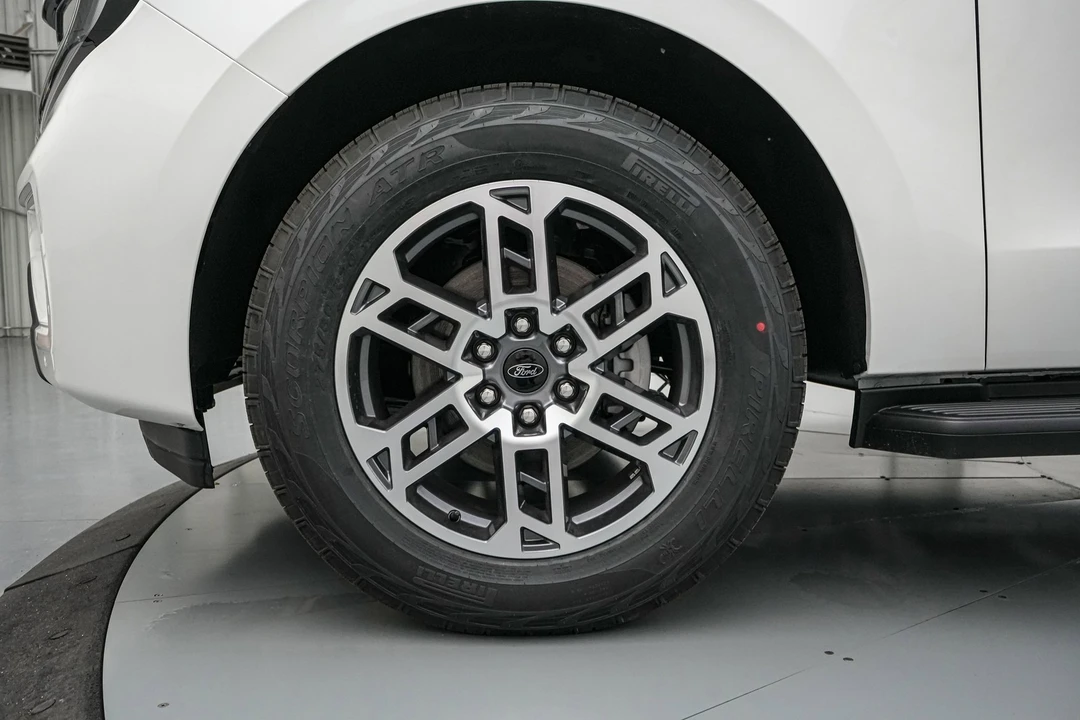 2026 Ford Expedition 5th Gen - Image 11 of 21