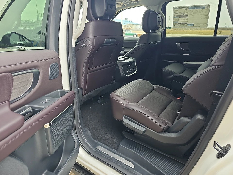 2026 Ford Expedition 5th Gen - Image 19 of 21