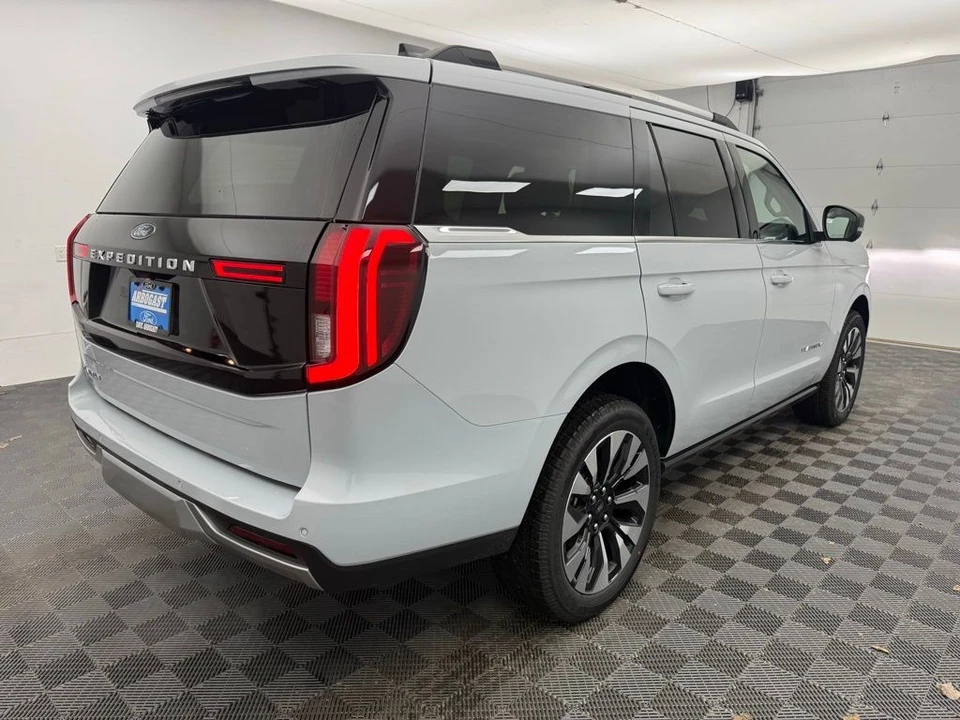 2026 Ford Expedition 5th Gen - Image 10 of 12