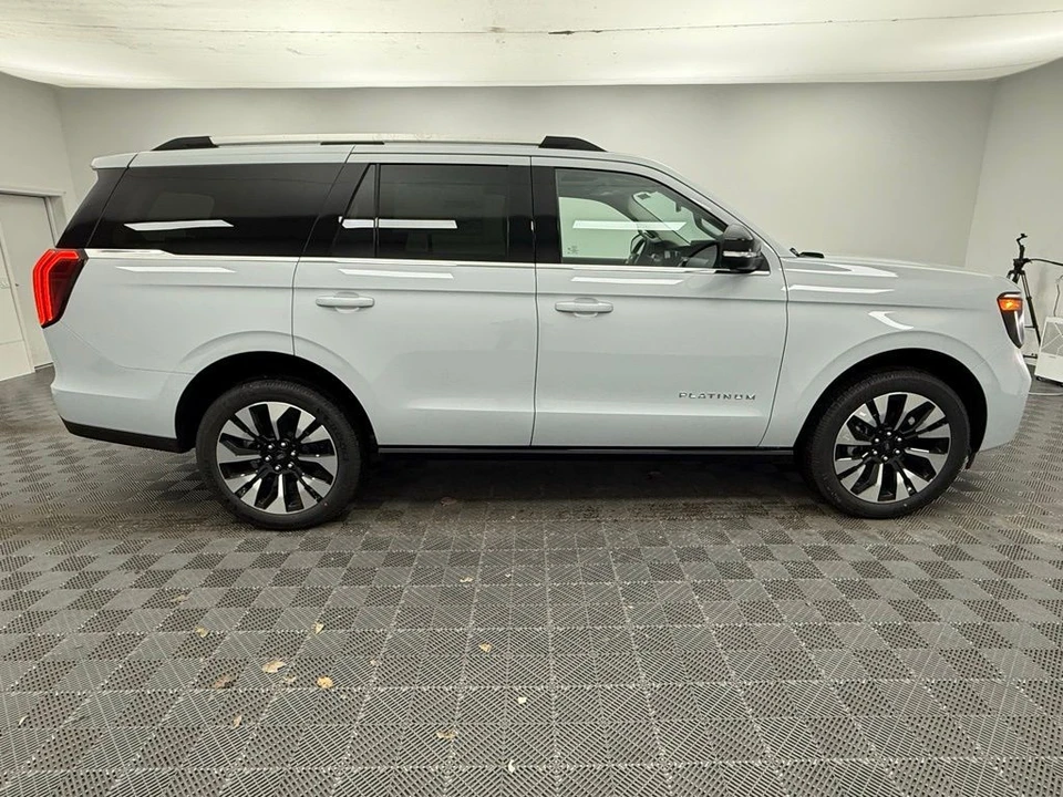 2026 Ford Expedition 5th Gen - Image 9 of 12