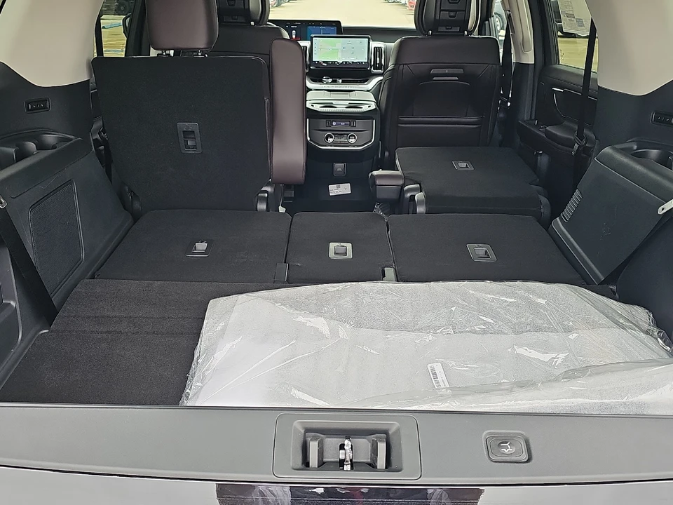2026 Ford Expedition 5th Gen - Image 14 of 21