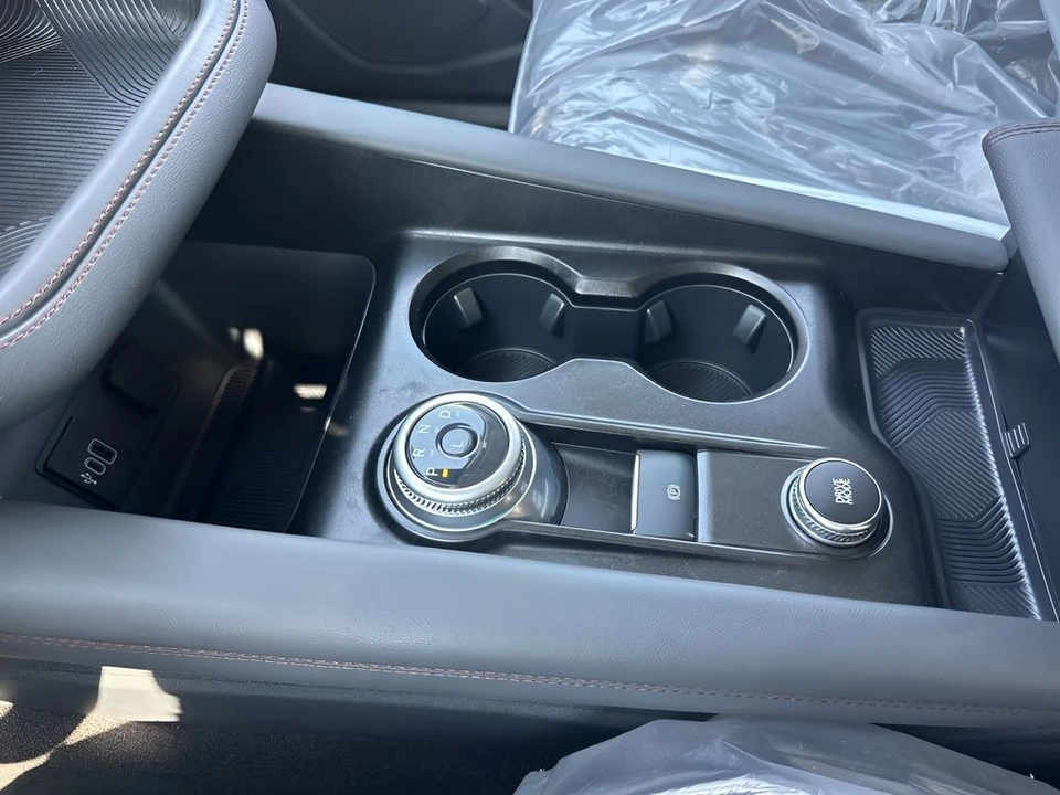 2026 Ford Explorer 6th Gen - Image 18 of 21