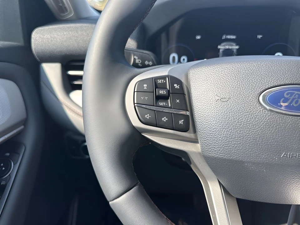 2026 Ford Explorer 6th Gen - Image 16 of 21