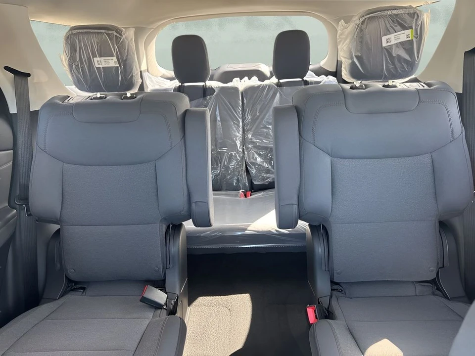 2026 Ford Explorer 6th Gen - Image 11 of 21