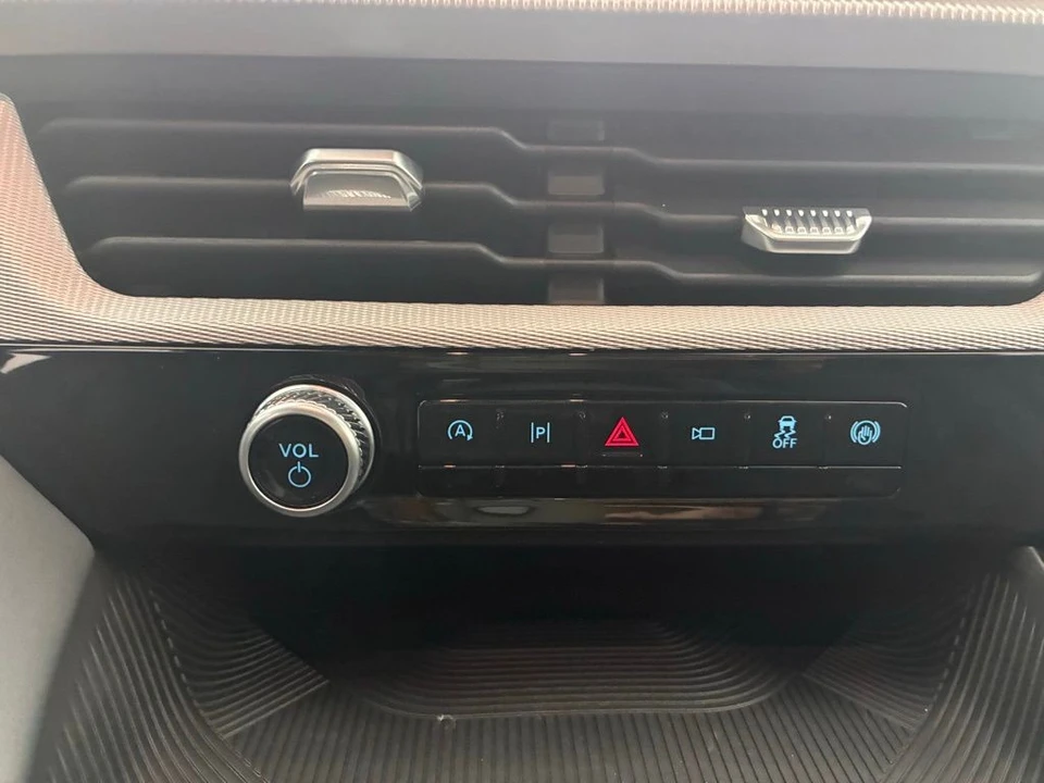 2026 Ford Explorer 6th Gen - Image 4 of 12