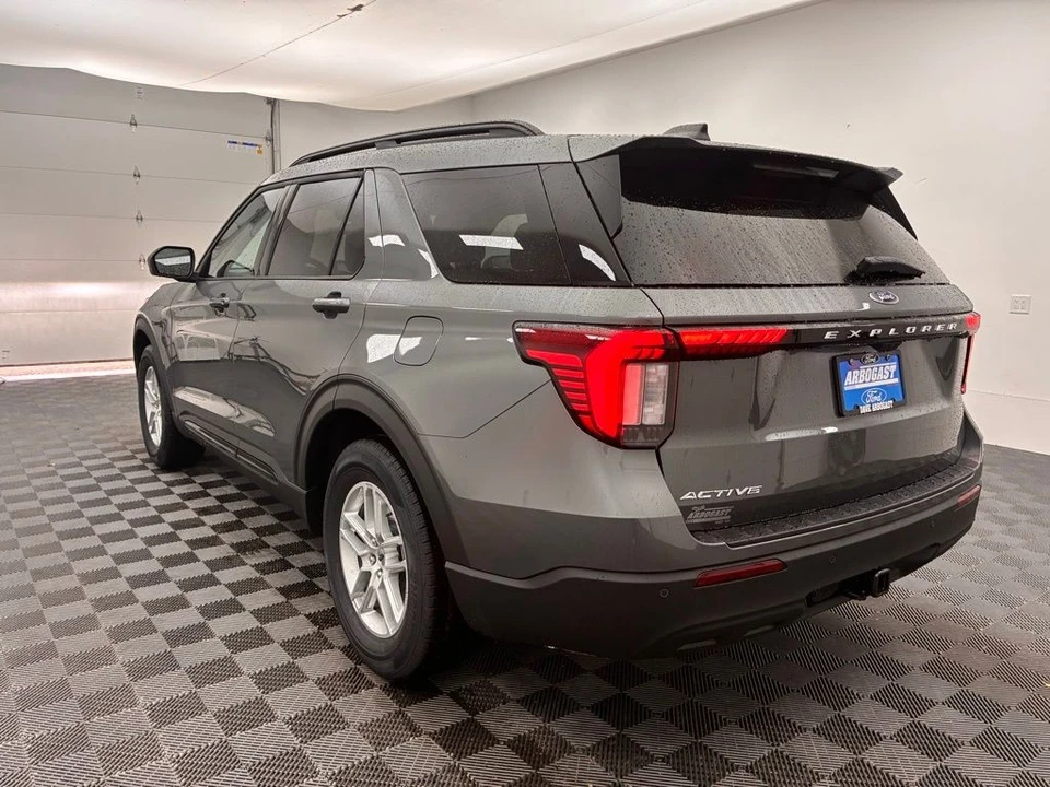 2026 Ford Explorer 6th Gen - Image 11 of 12