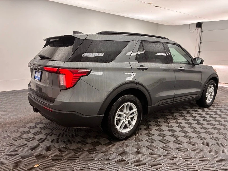 2026 Ford Explorer 6th Gen - Image 7 of 12
