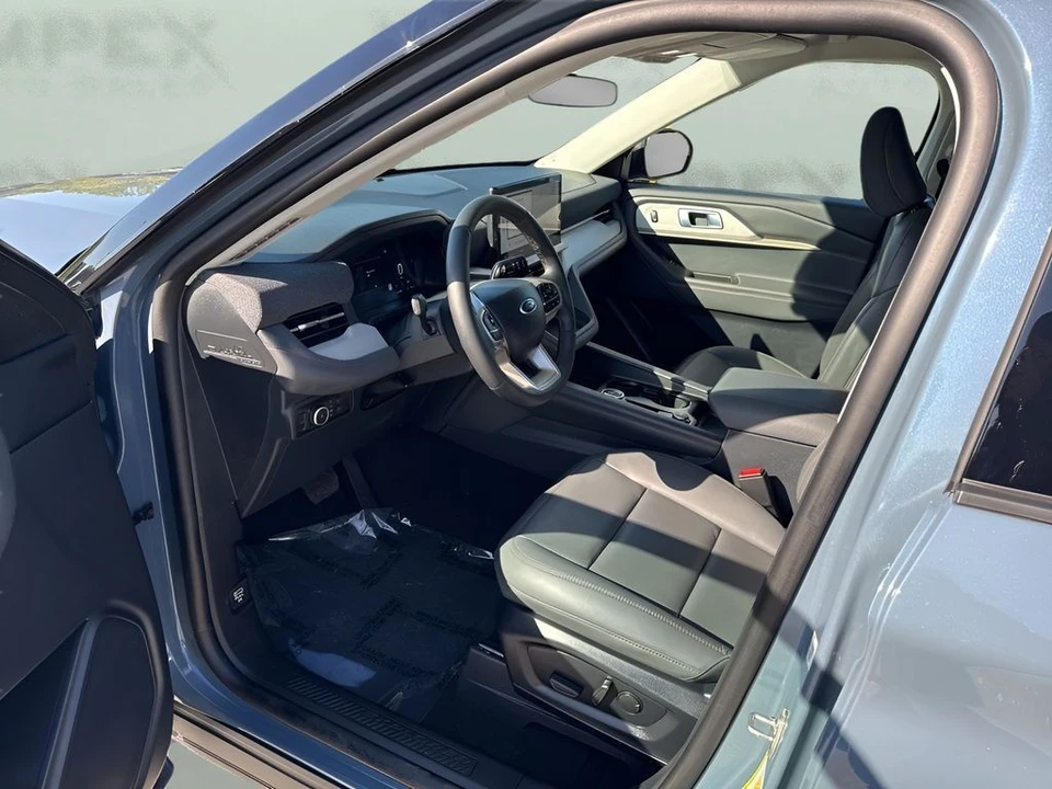 2026 Ford Explorer 6th Gen - Image 9 of 21
