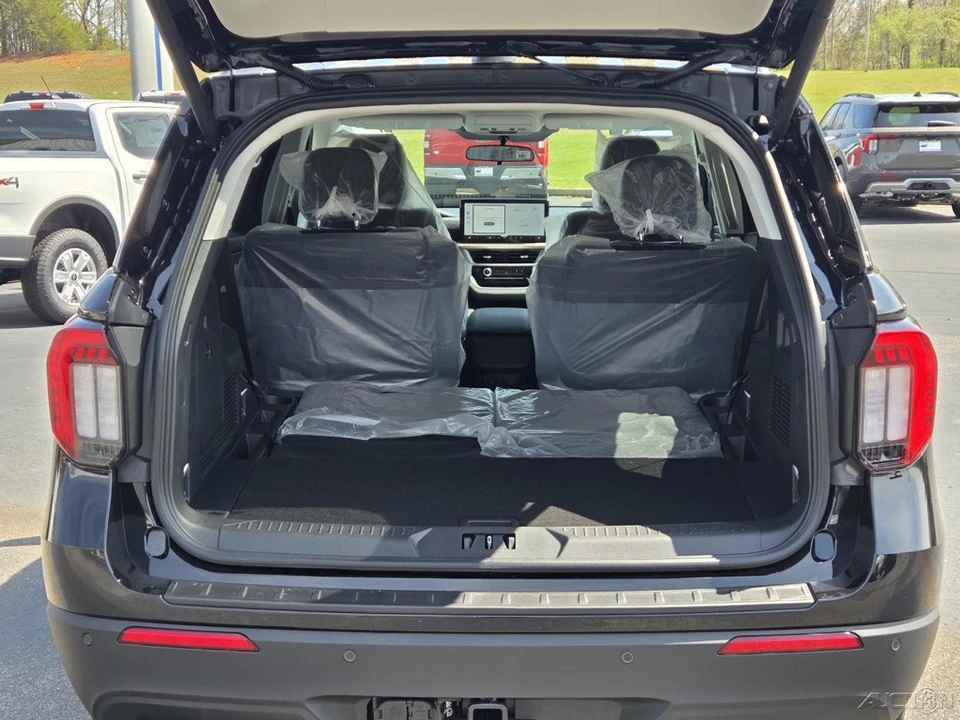 2026 Ford Explorer 6th Gen - Image 4 of 21