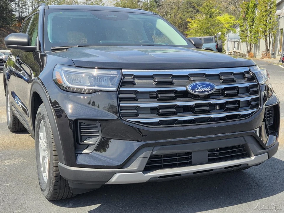 2026 Ford Explorer 6th Gen - Image 11 of 21