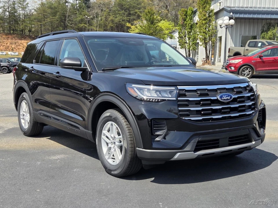 2026 Ford Explorer 6th Gen - Image 13 of 21